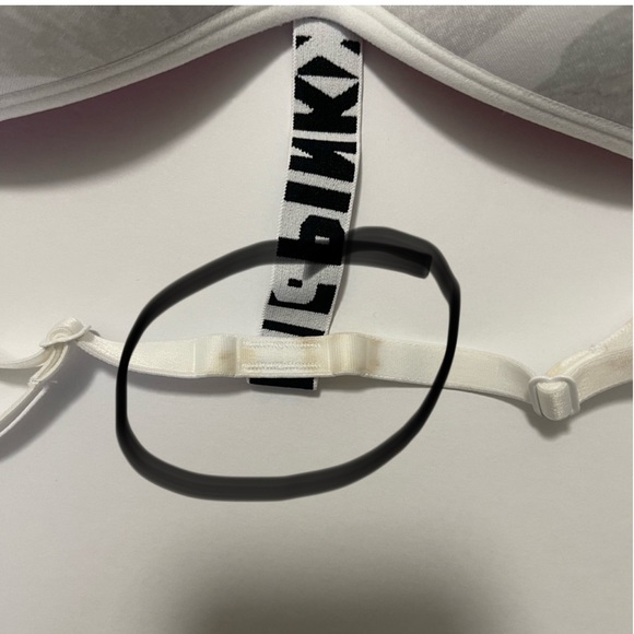 Victoria’s Secret Pink Push Up Lightly Lined Wireless. NWT size Medium - Picture 8 of 8